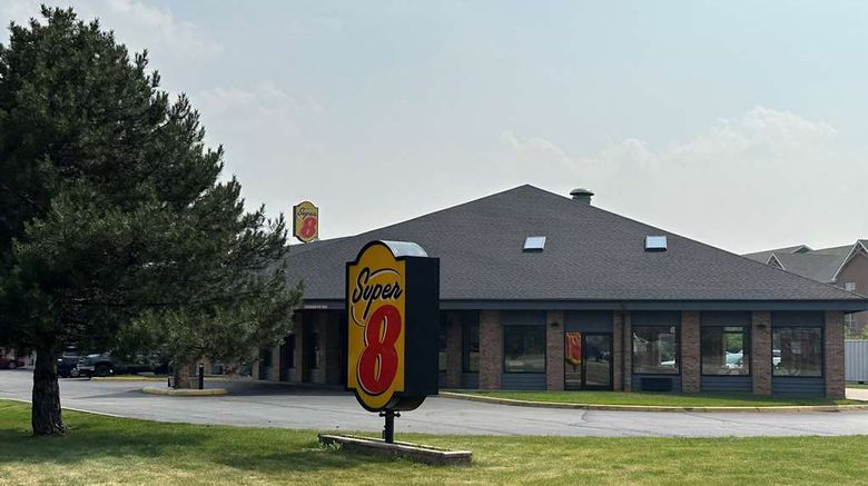 <b>Super 8 Green Bay I-43 Business Park Exterior</b>. Images powered by <a href="https://iceportal.shijigroup.com/" title="IcePortal" target="_blank">IcePortal</a>.