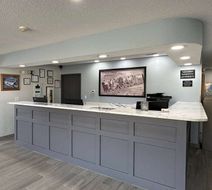 Super 8 Green Bay I-43 Business Park Lobby