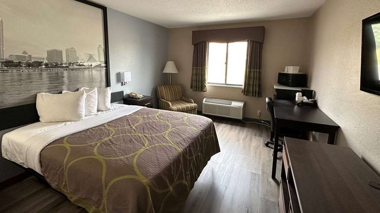 <b>Super 8 Green Bay I-43 Business Park Room</b>. Images powered by <a href="https://iceportal.shijigroup.com/" title="IcePortal" target="_blank">IcePortal</a>.