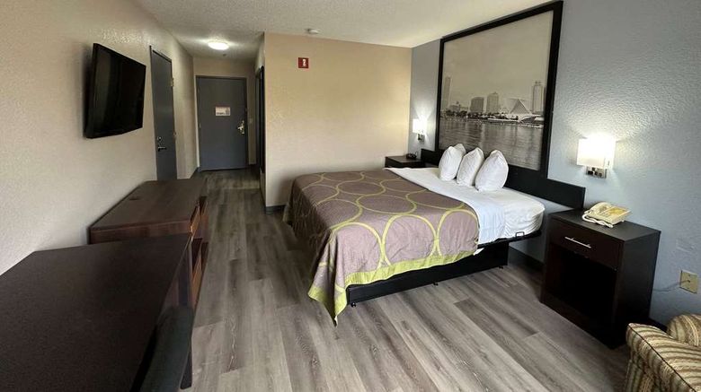 <b>Super 8 Green Bay I-43 Business Park Room</b>. Images powered by <a href="https://iceportal.shijigroup.com/" title="IcePortal" target="_blank">IcePortal</a>.