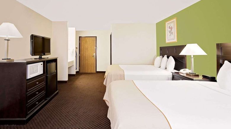 <b>Baymont Inn & Suites Battle Creek Dtwn Room</b>. Images powered by <a href="https://iceportal.shijigroup.com/" title="IcePortal" target="_blank">IcePortal</a>.