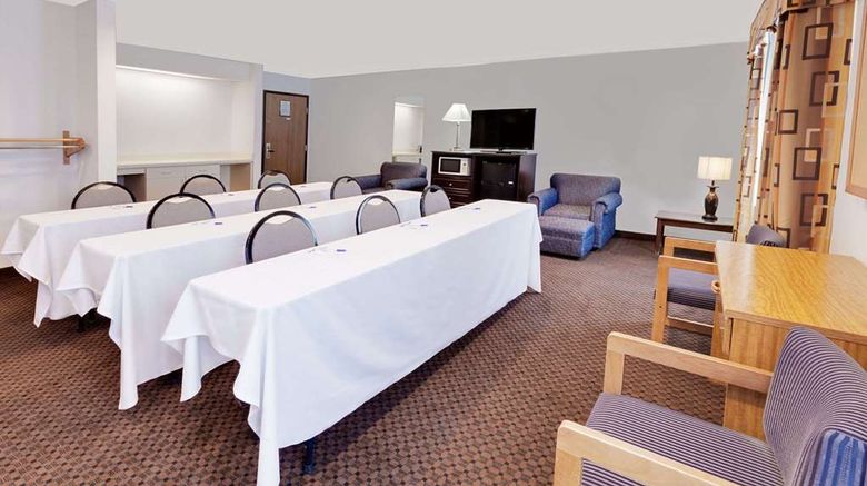 <b>Baymont Inn & Suites Battle Creek Dtwn Meeting</b>. Images powered by <a href="https://iceportal.shijigroup.com/" title="IcePortal" target="_blank">IcePortal</a>.