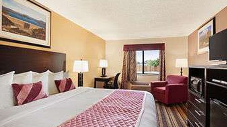 Baymont Inn & Suites Anderson Room