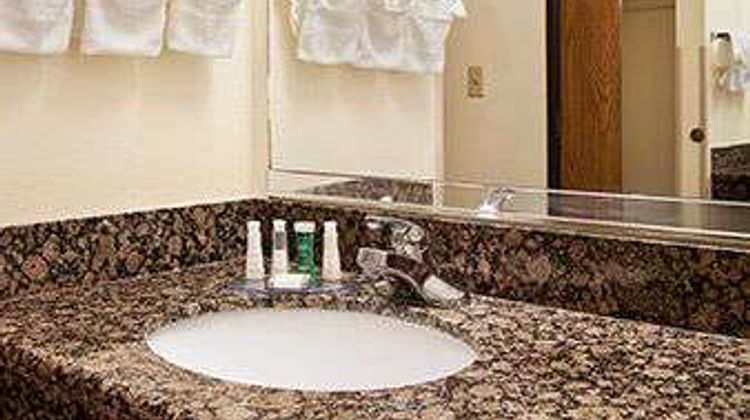 Baymont Inn & Suites Anderson Room