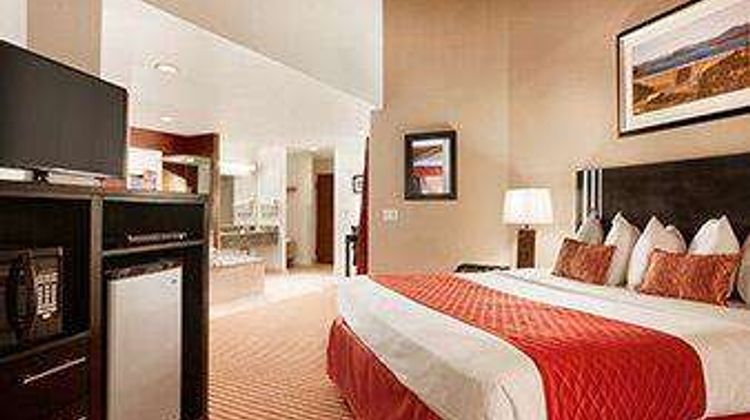 Baymont Inn & Suites Anderson Suite