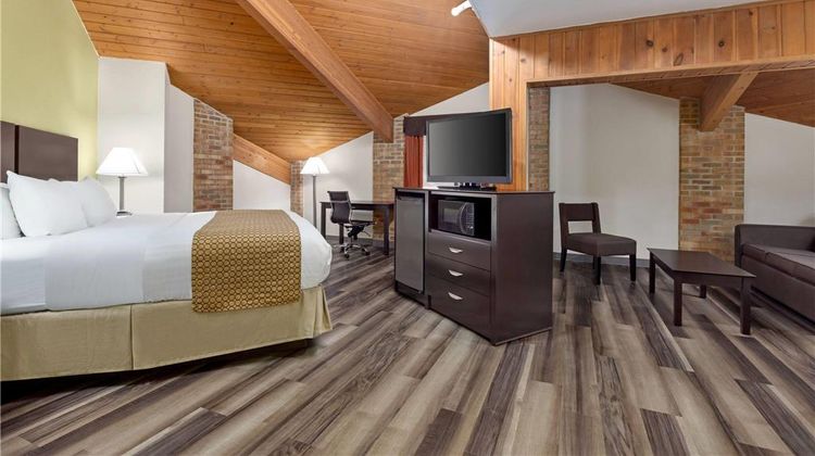Baymont Inn & Suites Monroe Suite