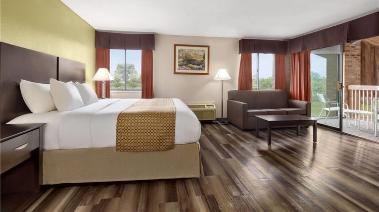 Baymont Inn & Suites Monroe Suite