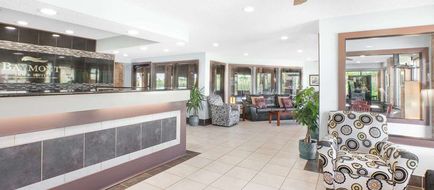 Baymont Inn & Suites Port Huron Lobby