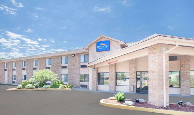 Baymont Inn & Suites Port Huron Exterior