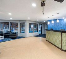Baymont Inn & Suites Tupelo Lobby