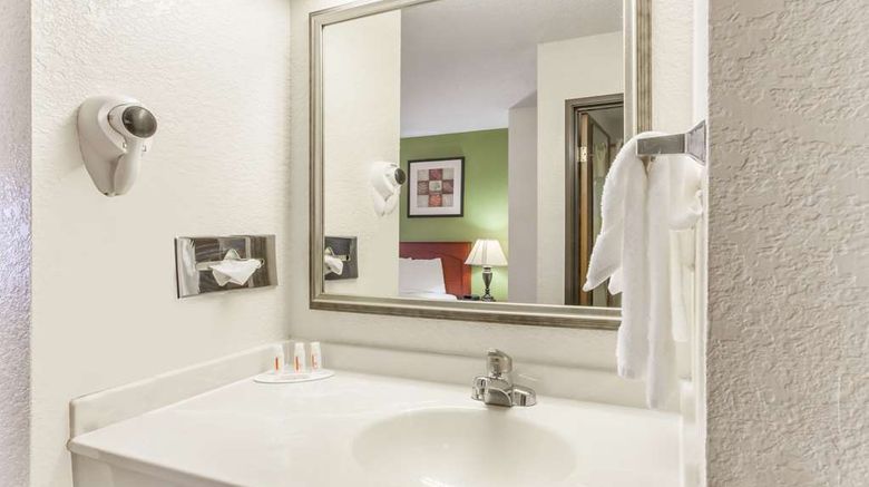 <b>Baymont Inn & Suites Jackson Room</b>. Images powered by <a href="https://iceportal.shijigroup.com/" title="IcePortal" target="_blank">IcePortal</a>.