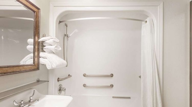 Baymont Inn & Suites Jackson Room