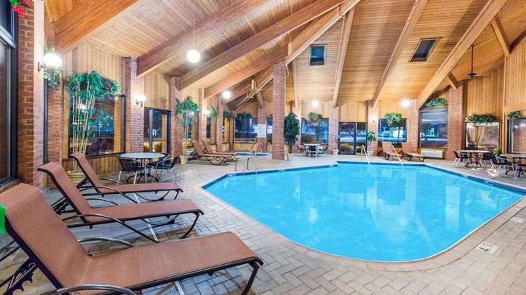 Baymont Inn & Suites LeMars Pool