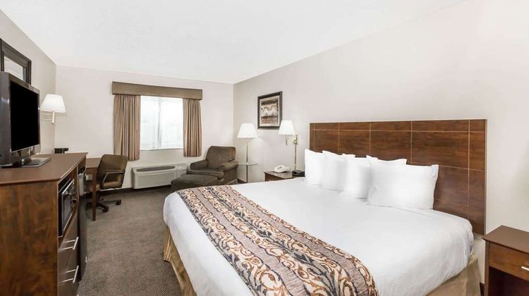 Baymont Inn & Suites LeMars Room