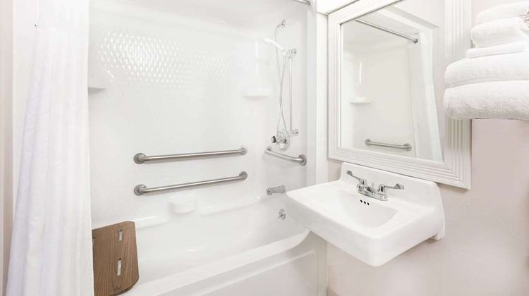 Baymont Inn & Suites LeMars Room
