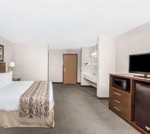 Baymont Inn & Suites LeMars Room