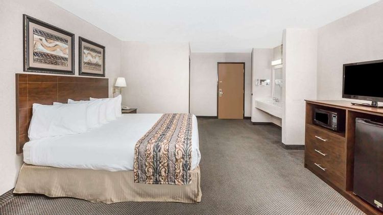 Baymont Inn & Suites LeMars Room