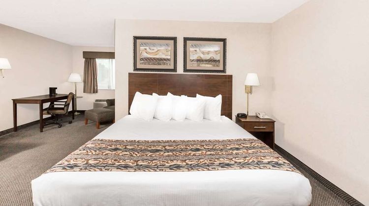 Baymont Inn & Suites LeMars Room
