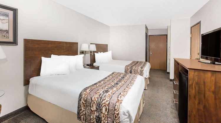 Baymont Inn & Suites LeMars Room