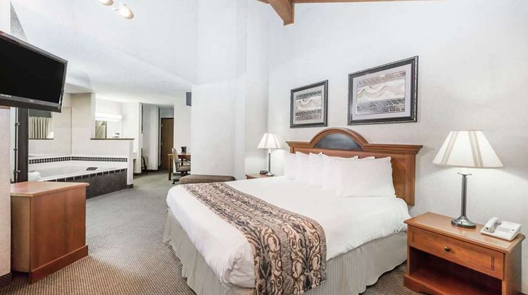 Baymont Inn & Suites LeMars Room