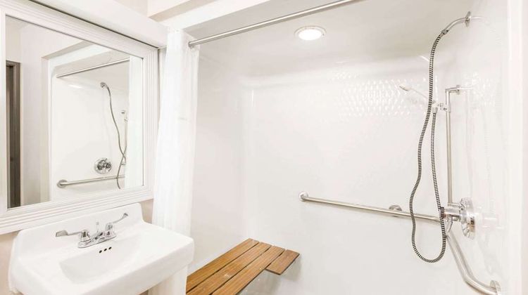 Baymont Inn & Suites LeMars Room