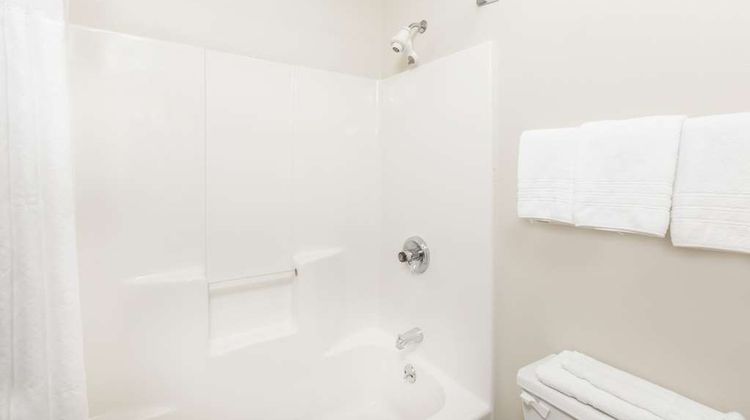 Baymont Inn & Suites LeMars Room