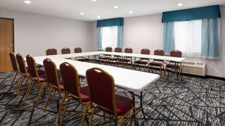 <b>Baymont Inn & Suites Warrenton Meeting</b>. Images powered by <a href="https://iceportal.shijigroup.com/" title="IcePortal" target="_blank">IcePortal</a>.