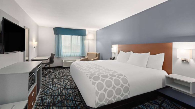 <b>Baymont Inn & Suites Warrenton Room</b>. Images powered by <a href="https://iceportal.shijigroup.com/" title="IcePortal" target="_blank">IcePortal</a>.