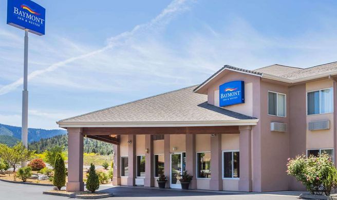 Baymont Inn & Suites Yreka Exterior