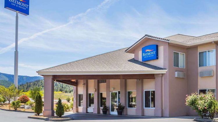 Baymont Inn & Suites Yreka Exterior