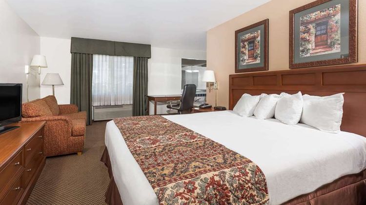 Baymont Inn & Suites Yreka Room