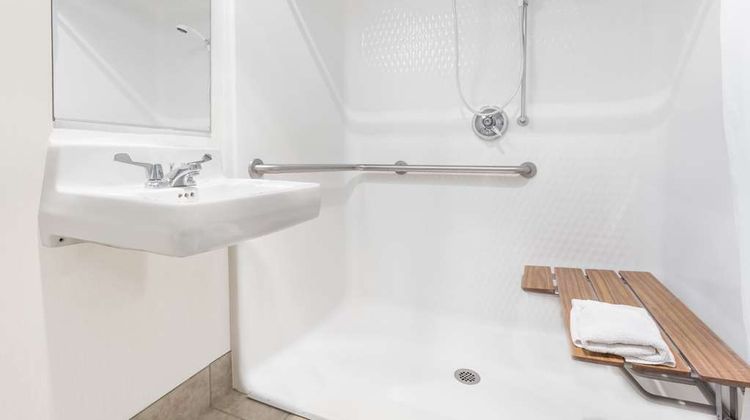 Baymont Inn & Suites Yreka Room