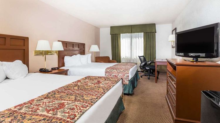 Baymont Inn & Suites Yreka Room