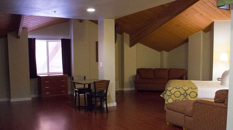 <b>Baymont Inn & Suites Yreka Suite</b>. Images powered by <a href="https://iceportal.shijigroup.com/" title="IcePortal" target="_blank">IcePortal</a>.