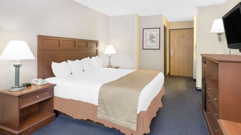 <b>Baymont Inn & Suites Boone Room</b>. Images powered by <a href="https://iceportal.shijigroup.com/" title="IcePortal" target="_blank">IcePortal</a>.