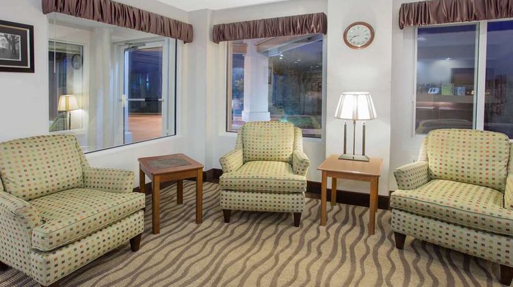 Baymont Inn & Suites Freeport Lobby