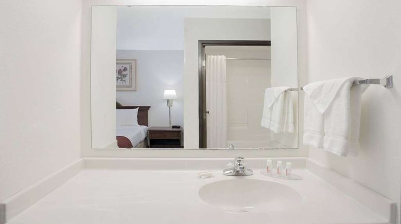 <b>City Express By Marriott Freeport Room</b>. Images powered by <a href="https://iceportal.shijigroup.com/" title="IcePortal" target="_blank">IcePortal</a>.