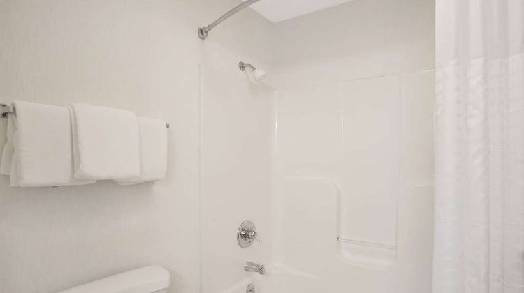 Baymont Inn & Suites Freeport Room