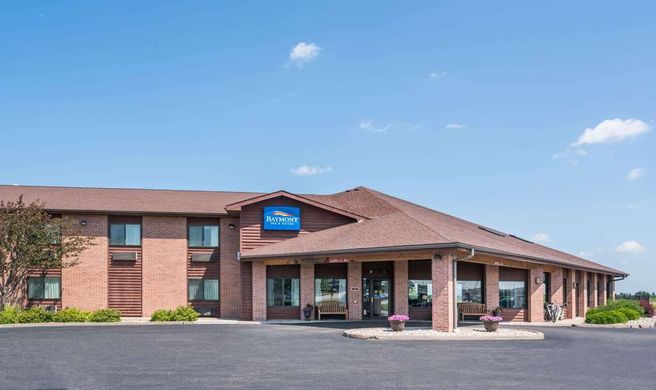 Baymont Inn & Suites Marshfield Exterior