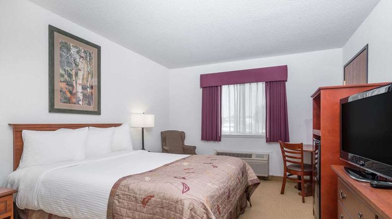 <b>Baymont Inn & Suites Marshfield Room</b>. Images powered by <a href="https://iceportal.shijigroup.com/" title="IcePortal" target="_blank">IcePortal</a>.