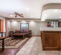 Baymont Inn & Suites Marshfield Lobby