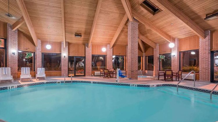 Baymont Inn & Suites Marshfield Pool