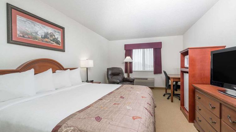 Baymont Inn & Suites Marshfield Room