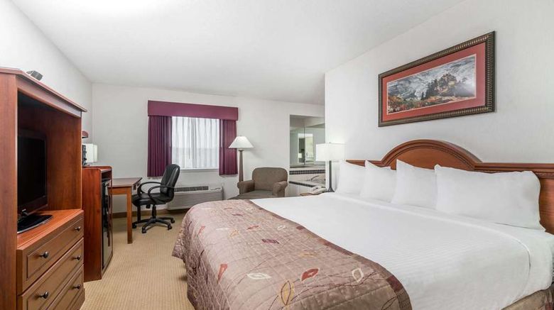 <b>Baymont Inn & Suites Marshfield Suite</b>. Images powered by <a href="https://iceportal.shijigroup.com/" title="IcePortal" target="_blank">IcePortal</a>.