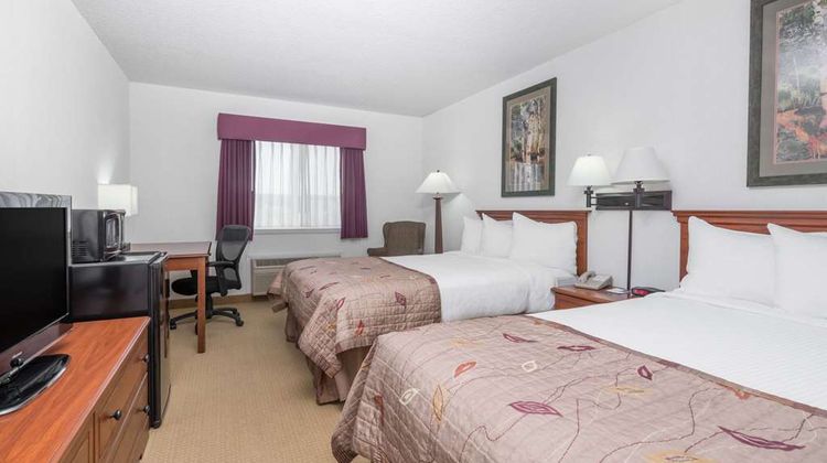 Baymont Inn & Suites Marshfield Room