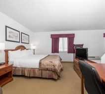 Baymont Inn & Suites Marshfield Room