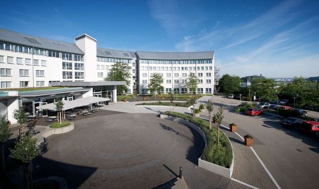 Ramada by Wyndham Dresden Exterior