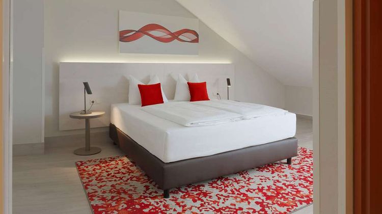 Ramada by Wyndham Dresden Suite
