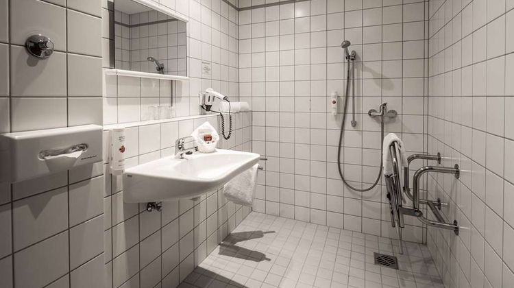 Ramada by Wyndham Dresden Room