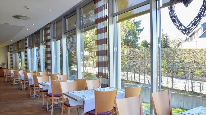 <b>Ramada by Wyndham Dresden Restaurant</b>. Images powered by <a href="https://iceportal.shijigroup.com/" title="IcePortal" target="_blank">IcePortal</a>.
